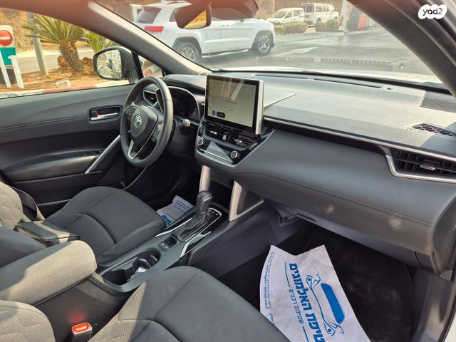 טויוטה קורולה קרוס