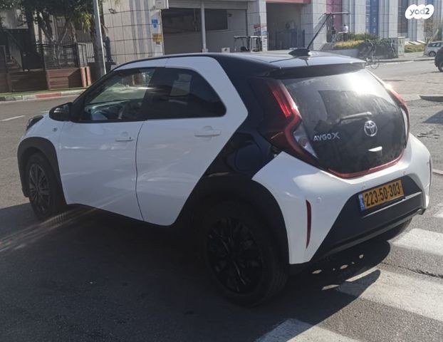 טויוטה אייגו X