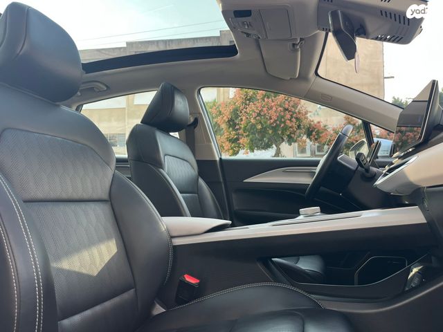 ג׳ילי Geometry C