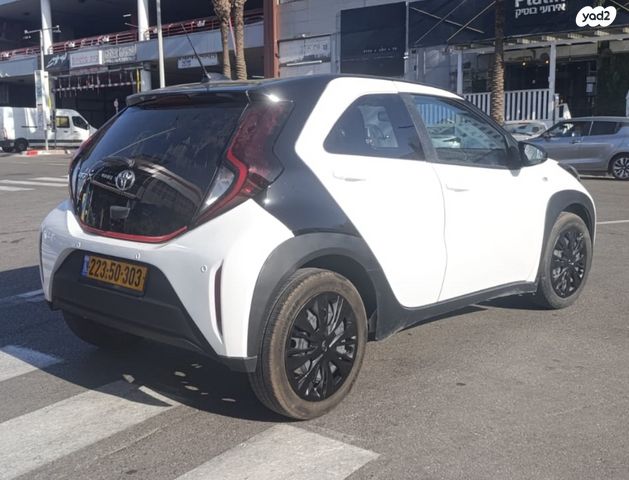 טויוטה אייגו X