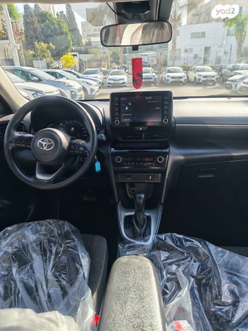 טויוטה יאריס קרוס