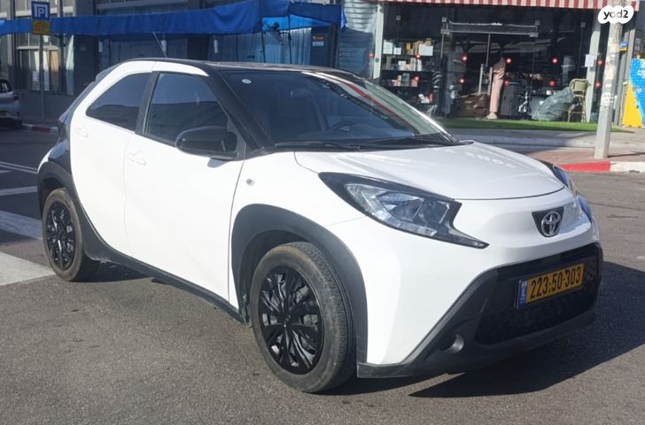 טויוטה אייגו X