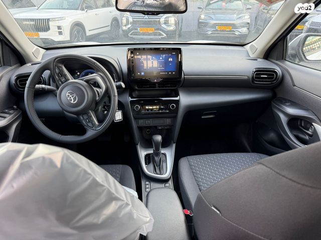 טויוטה יאריס קרוס