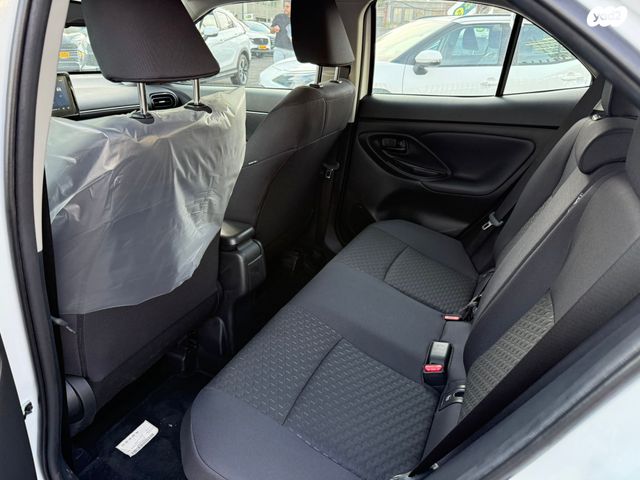 טויוטה יאריס קרוס