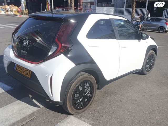 טויוטה אייגו X