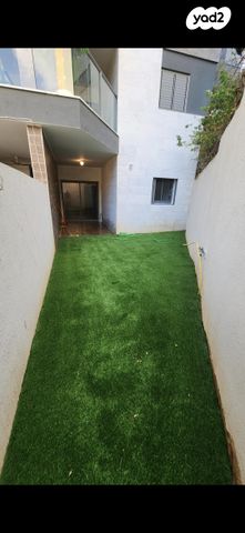 דירת גן, גאולים 52, נאות שושנים, חולון