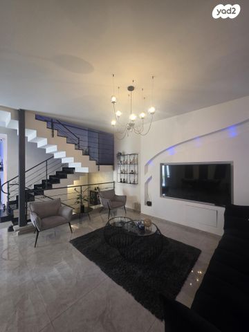 זלמן שניאור 9