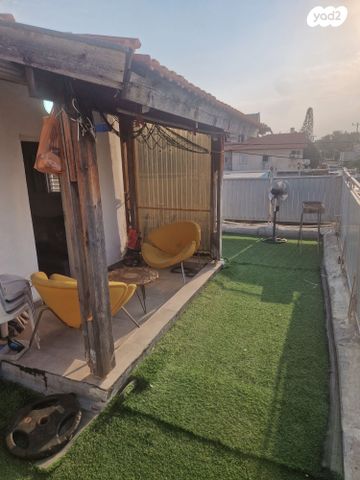 גג/ פנטהאוז, וייצמן 64, עמידר, בת ים