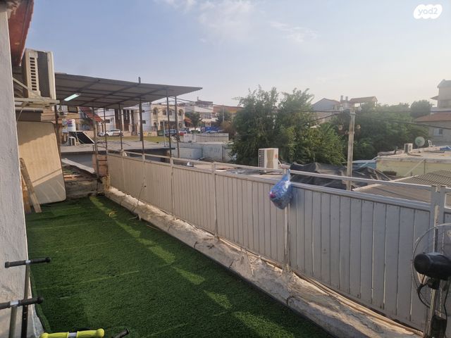 גג/ פנטהאוז, וייצמן 64, עמידר, בת ים