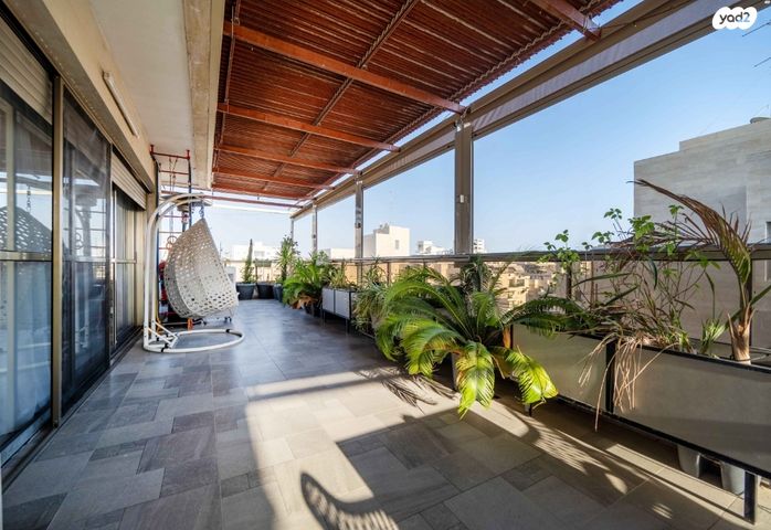 גג/ פנטהאוז, משה דוד מייזנר 8, כפר גנים ג, פתח תקווה