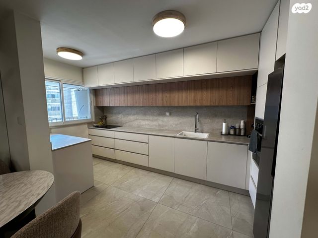 שדרות צפריר 3