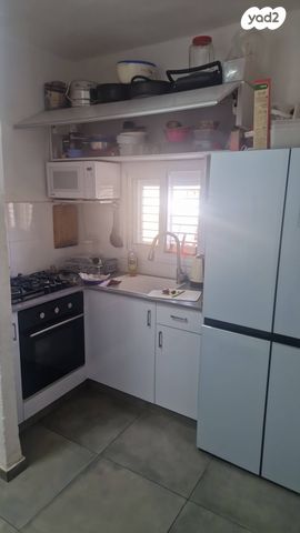 גג/ פנטהאוז, וייצמן 64, עמידר, בת ים