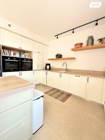 דירה, שדרות מקס ואמפרו שיין 4, רחובות החדשה, רחובות