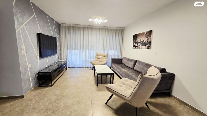 דירה, אפרים קישון 1, חתני פרס ישראל, באר יעקב