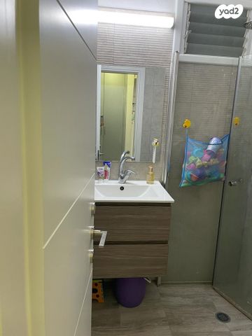 דירה, גייסות השריון 11, אלי כהן, כפר סבא