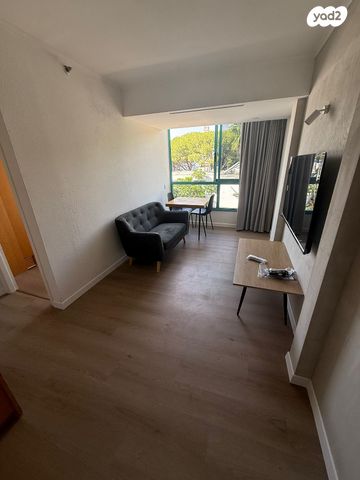 שושנת הכרמל 67