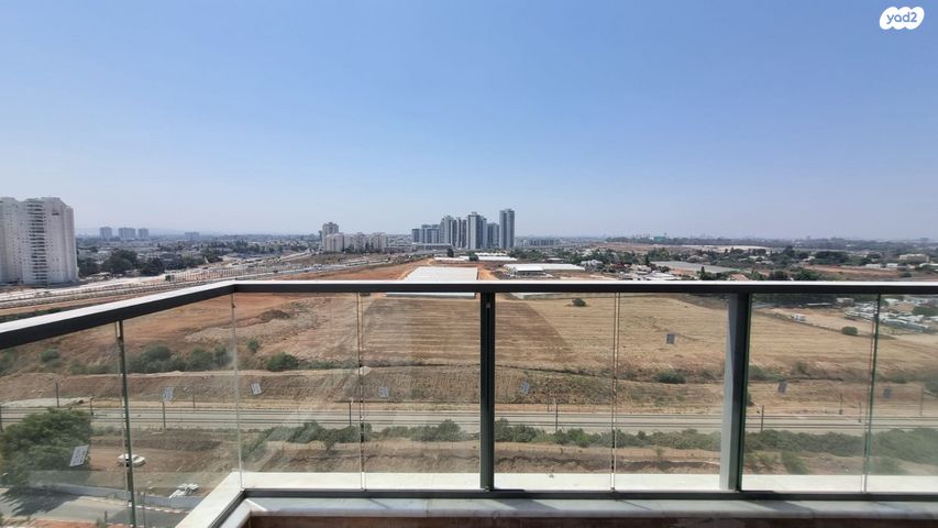 לאה גולדברג 6