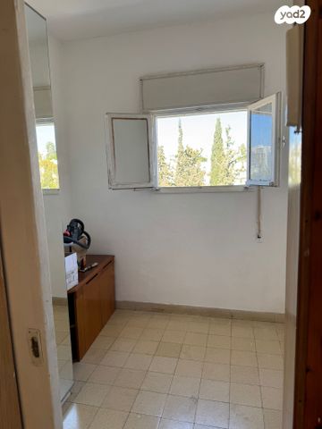 ברל כצנלסון 11