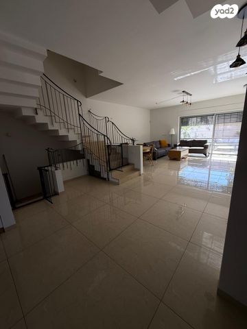 בית פרטי/ קוטג', יורדי הסירה 23, נווה עוז, פתח תקווה