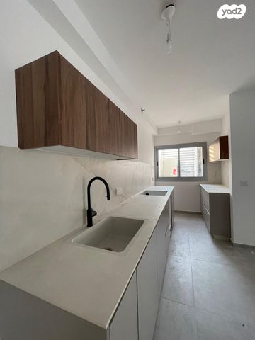 דירה, שער ציון 10, קרית שרת מערב, חולון