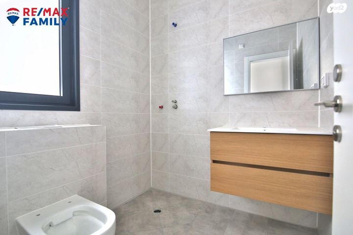 דירה, יוסי בנאי, נאות אפק, אפקה, קרית ביאליק