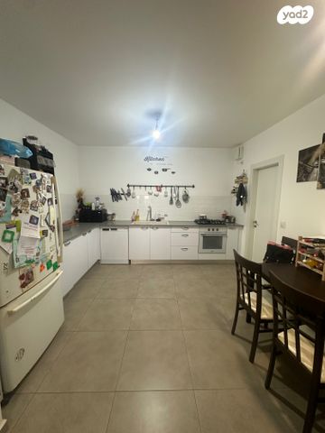 דירה, רחל המשוררת, נאות שמיר, יבנה