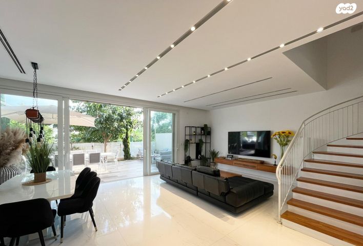 דו משפחתי, אבן יהודה