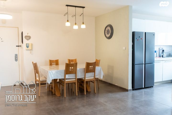 דירת גן, צור יצחק, צור יצחק