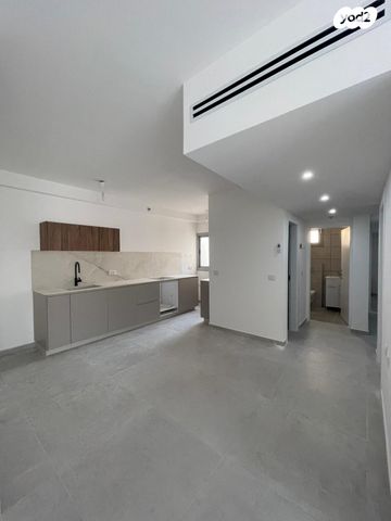 דירה, שער ציון 10, קרית שרת מערב, חולון