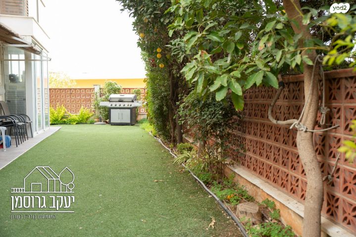 דירת גן, צור יצחק, צור יצחק