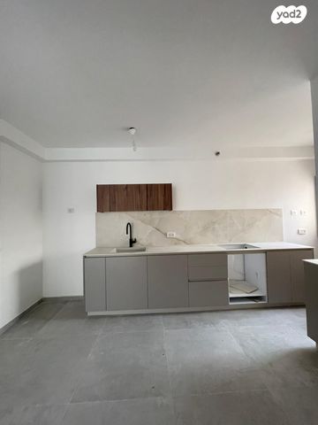 דירה, שער ציון 10, קרית שרת מערב, חולון