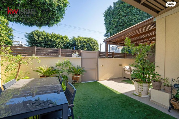 דירת גן, שדרות ישראל גורי, קרית שלום, תל אביב יפו