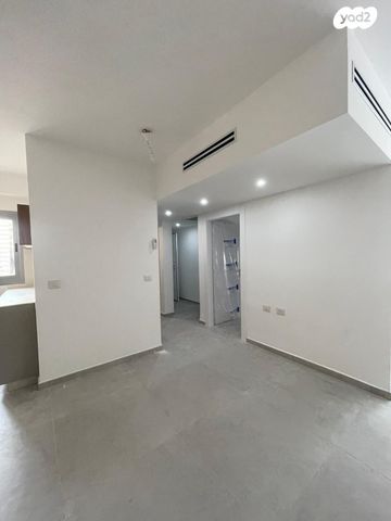 דירה, שער ציון 10, קרית שרת מערב, חולון