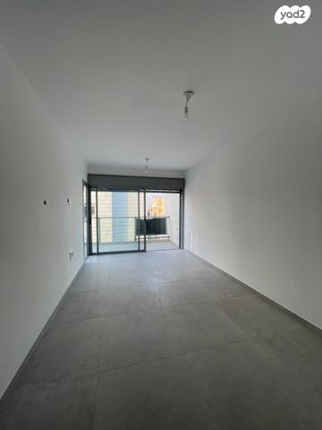 דירה, שער ציון 10, קרית שרת מערב, חולון