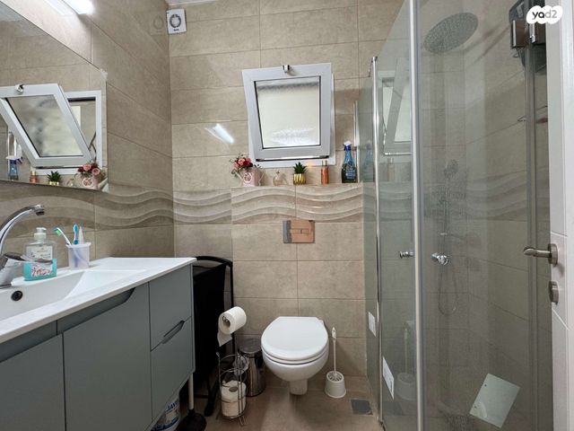 גג/ פנטהאוז, דוד בן גוריון, הראשונים, שלומי