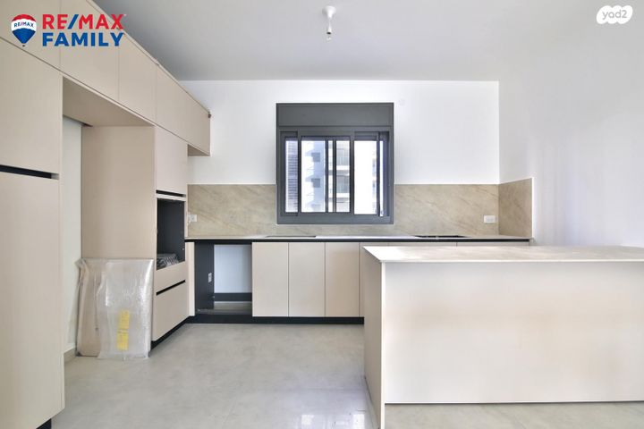 דירה, אהוד מנור, נאות אפק, אפקה, קרית ביאליק