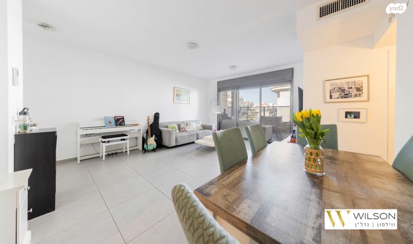 דירה, שושנה דמארי 8, הזמר העברי, כפר סבא