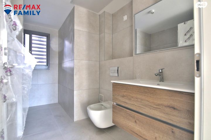 דירה, אהוד מנור, נאות אפק, אפקה, קרית ביאליק