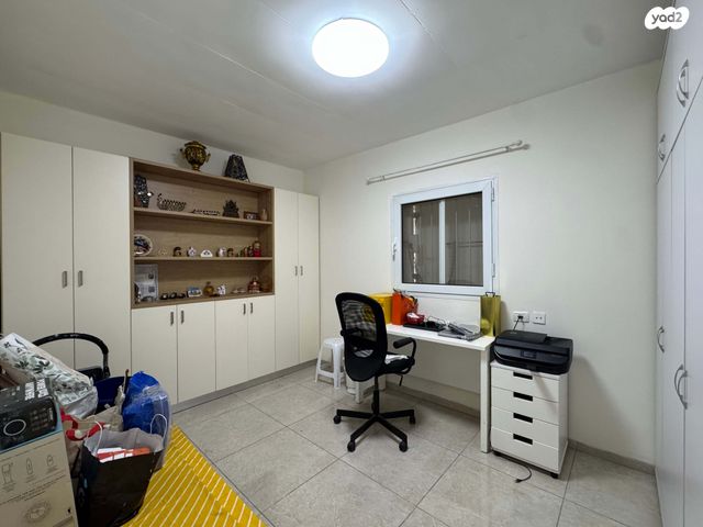 גג/ פנטהאוז, דוד בן גוריון, הראשונים, שלומי