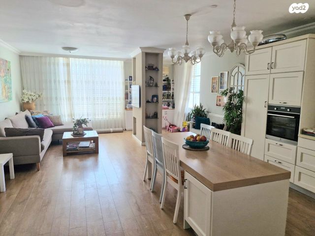 דירה, עולי הגרדום, רמז, מערב ותיק, ראשון לציון