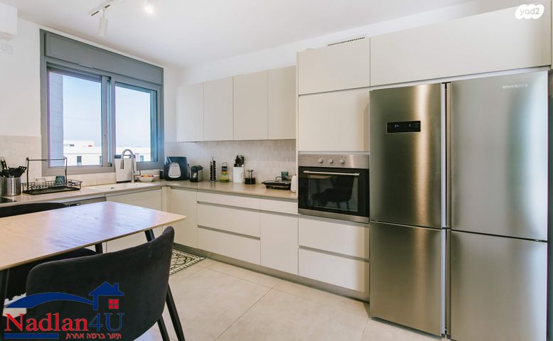 גג/ פנטהאוז, חנה רובינא, הרצליה