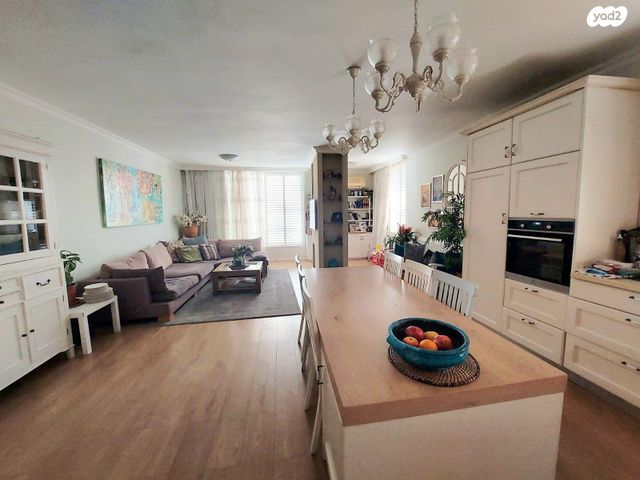 דירה, עולי הגרדום, רמז, מערב ותיק, ראשון לציון