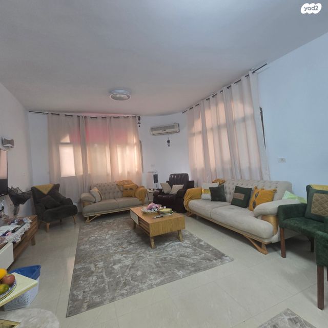 דירת גן, בורוכוב, נווה אביב, עכו