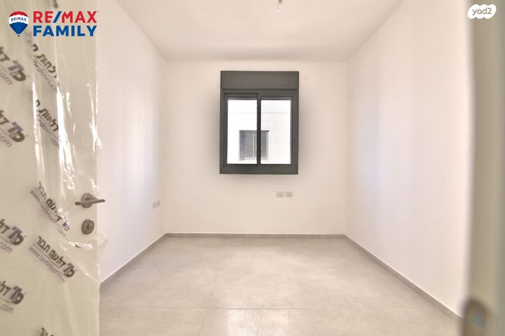 דירה, אהוד מנור, נאות אפק, אפקה, קרית ביאליק