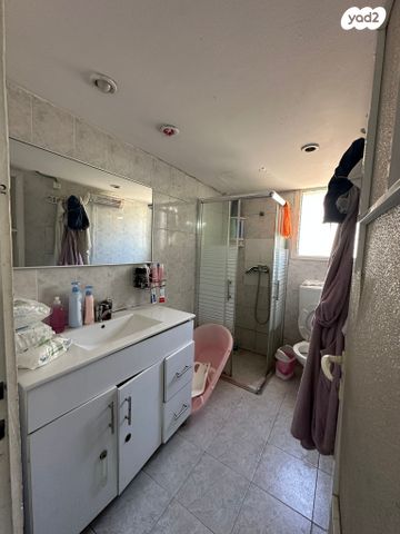 דירה, מרדכי בר מוחא, נשר