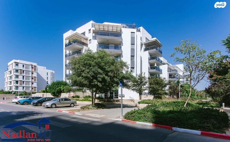 גג/ פנטהאוז, חנה רובינא, הרצליה