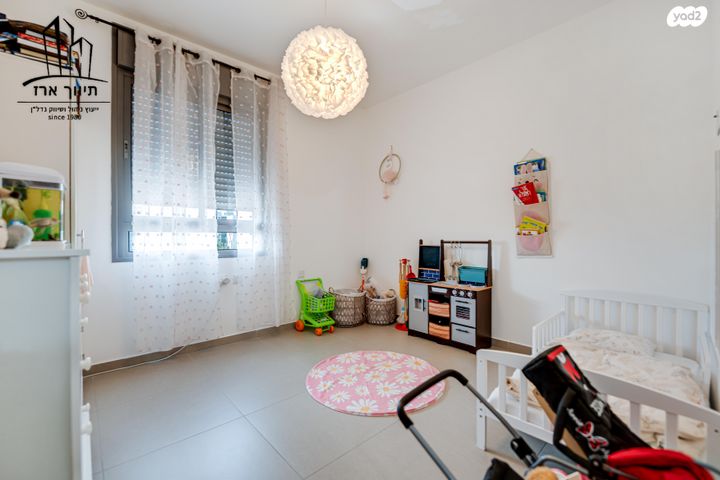 דירת גן, עוזי חיטמן, נאות שמיר, יבנה