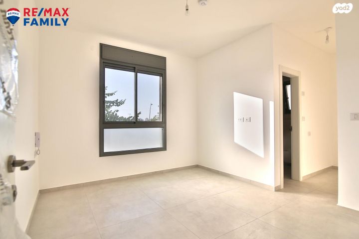 דירה, אהוד מנור, נאות אפק, אפקה, קרית ביאליק