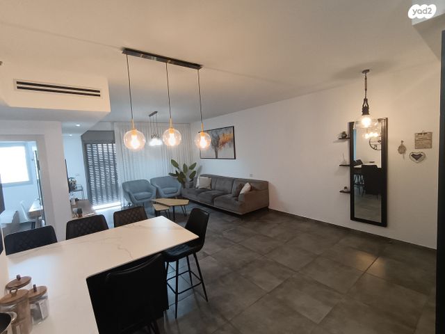 דירה, כליל החורש 9, יצחק שמיר, נהריה