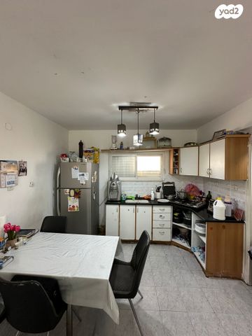 דירה, מרדכי בר מוחא, נשר